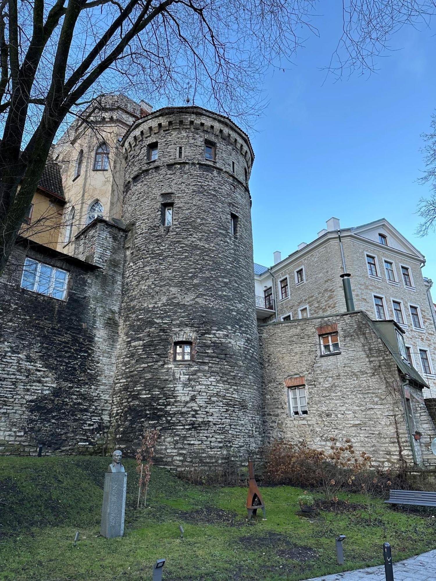 Captain's Castle Reval